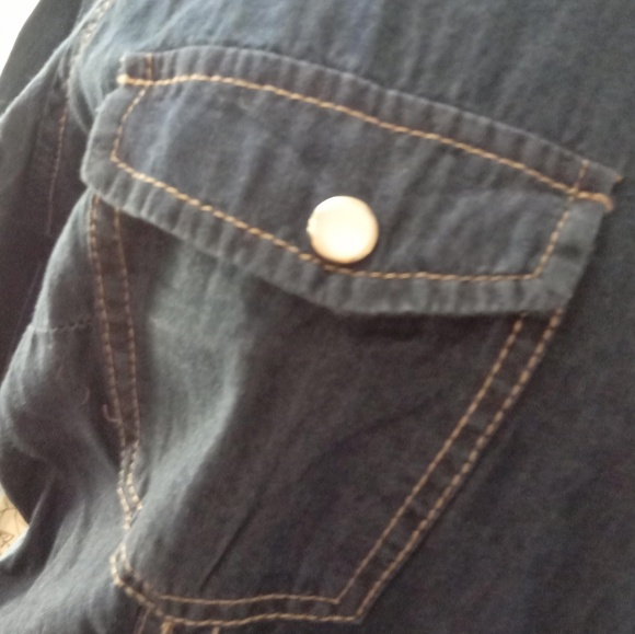 Button down top - Picture 3 of 8